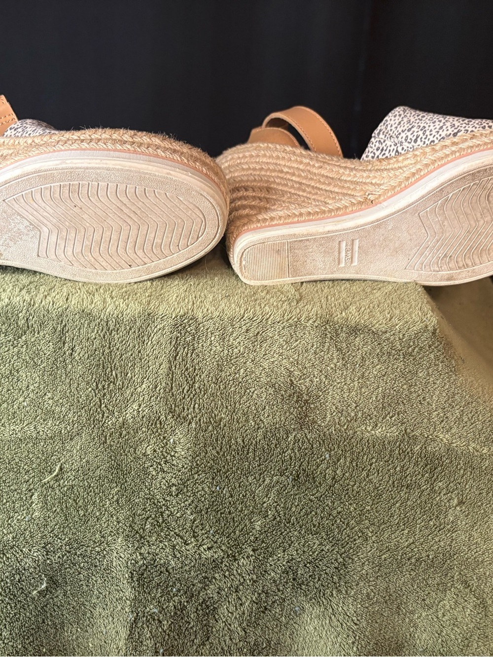 TOMS wedges - Picture 4 of 4